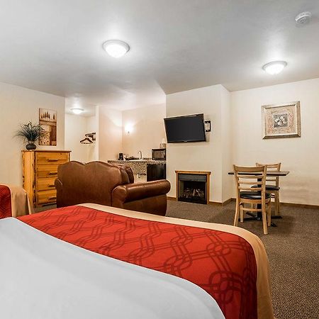 Econo Lodge Inn & Suites Kalispell - Glacier National Park Gateway Dış mekan fotoğraf