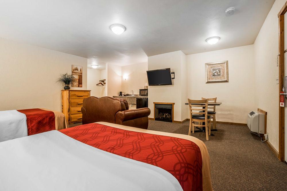 Econo Lodge Inn & Suites Kalispell - Glacier National Park Gateway Dış mekan fotoğraf