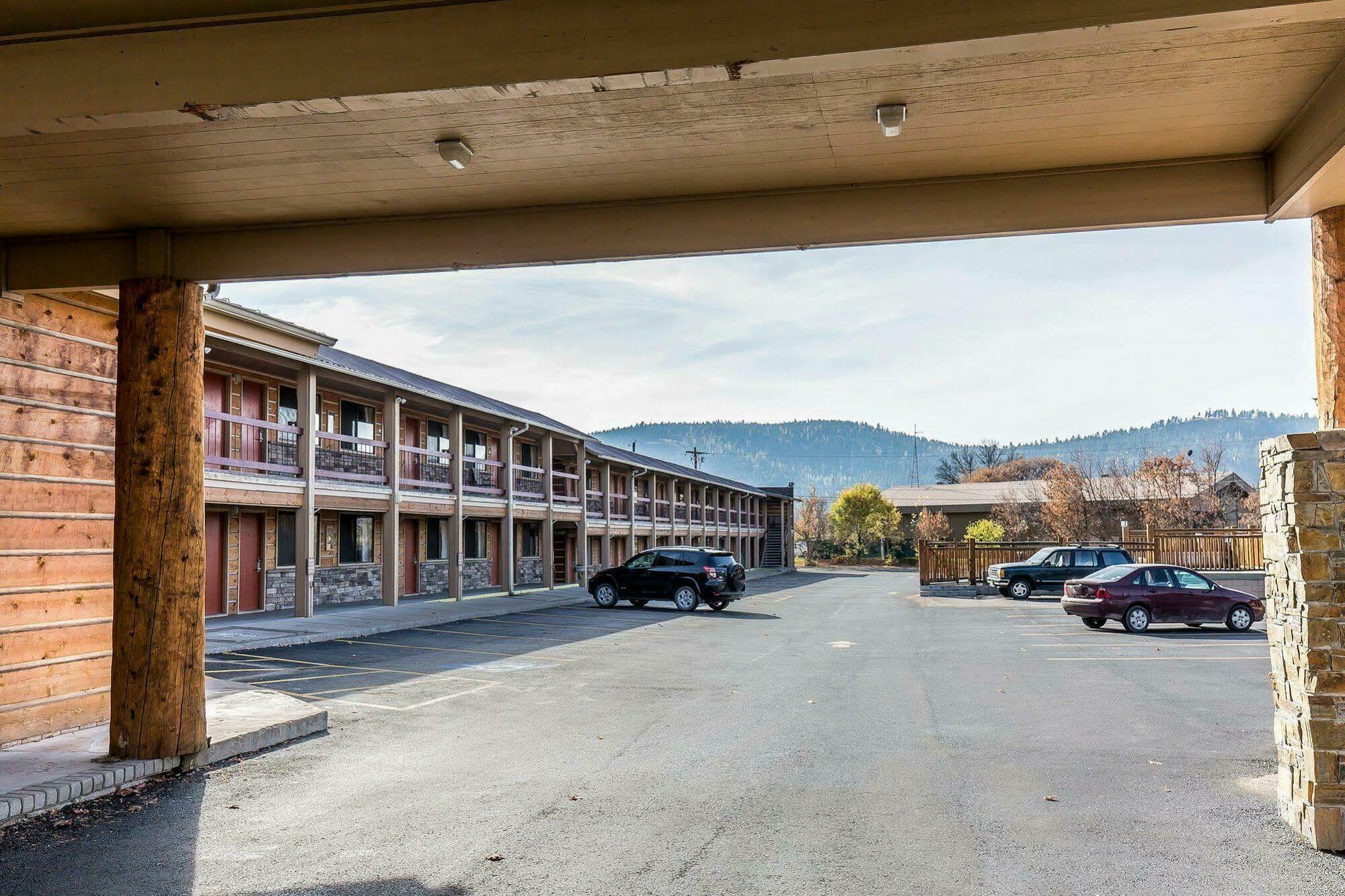 Econo Lodge Inn & Suites Kalispell - Glacier National Park Gateway Dış mekan fotoğraf