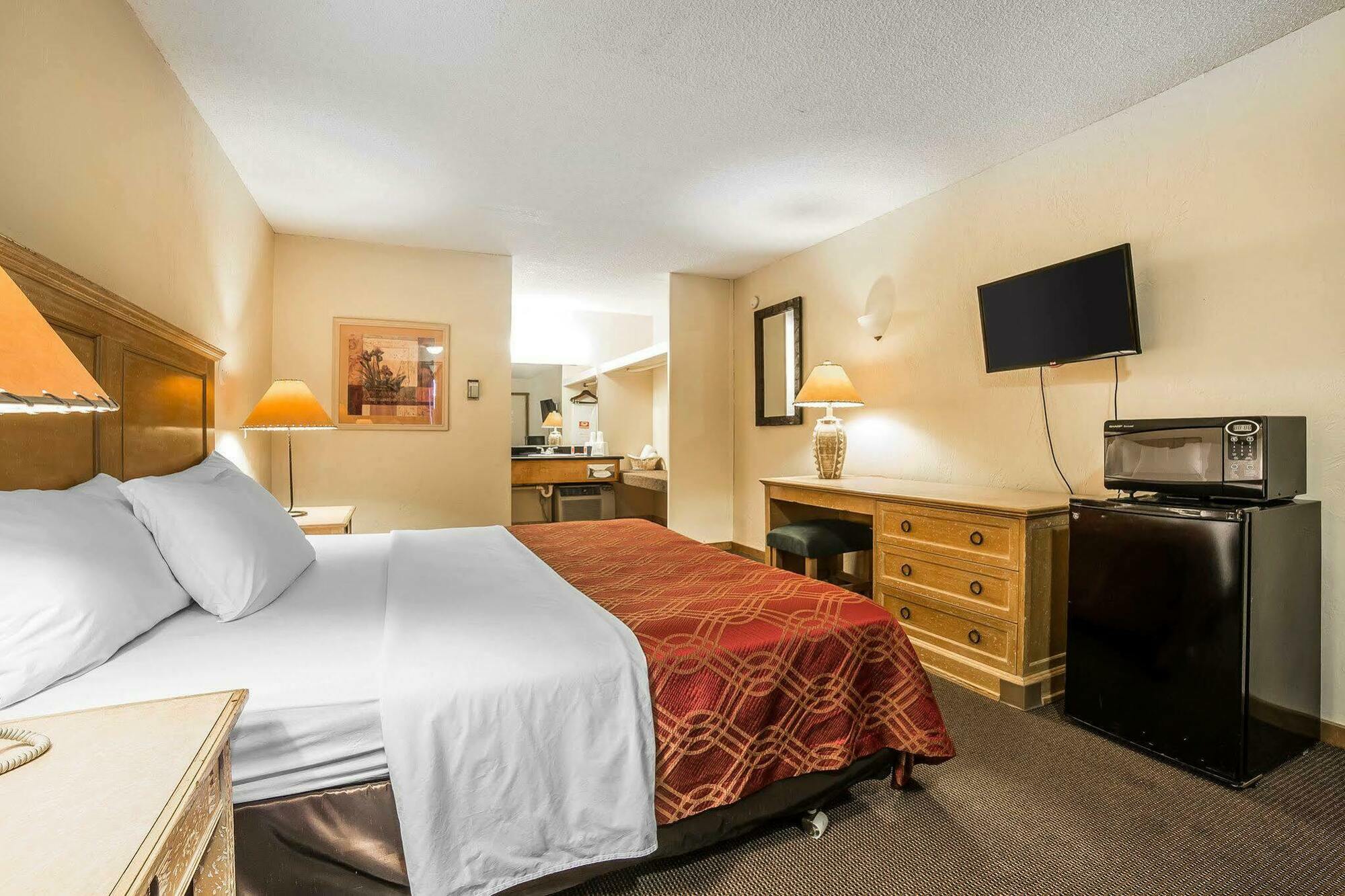 Econo Lodge Inn & Suites Kalispell - Glacier National Park Gateway Dış mekan fotoğraf
