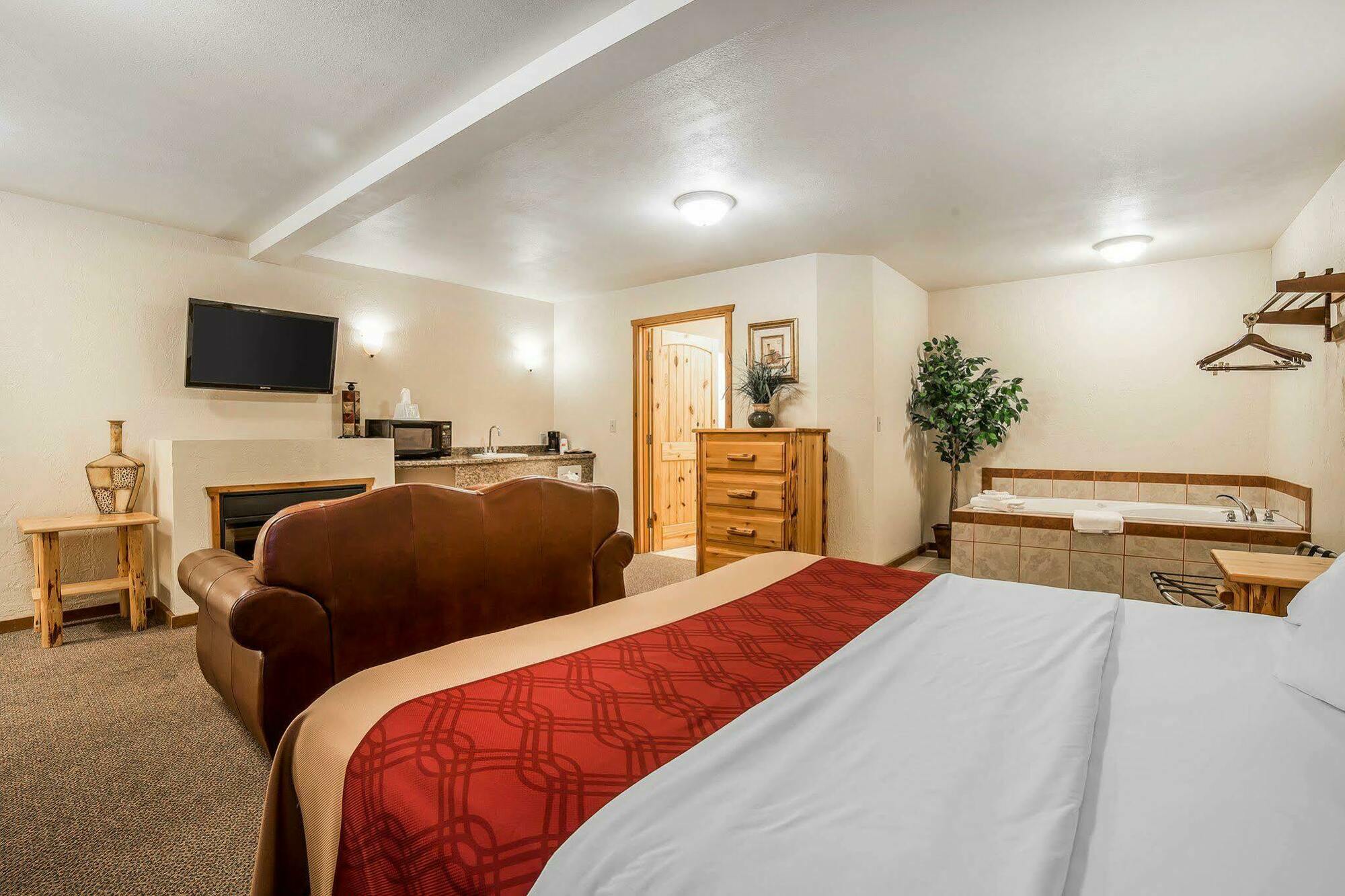 Econo Lodge Inn & Suites Kalispell - Glacier National Park Gateway Dış mekan fotoğraf